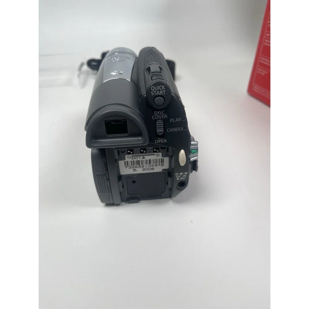 Canon DC330 DVD Camcorder Kit NTSC MegaPixel DIGIC DV II Carrying Case New